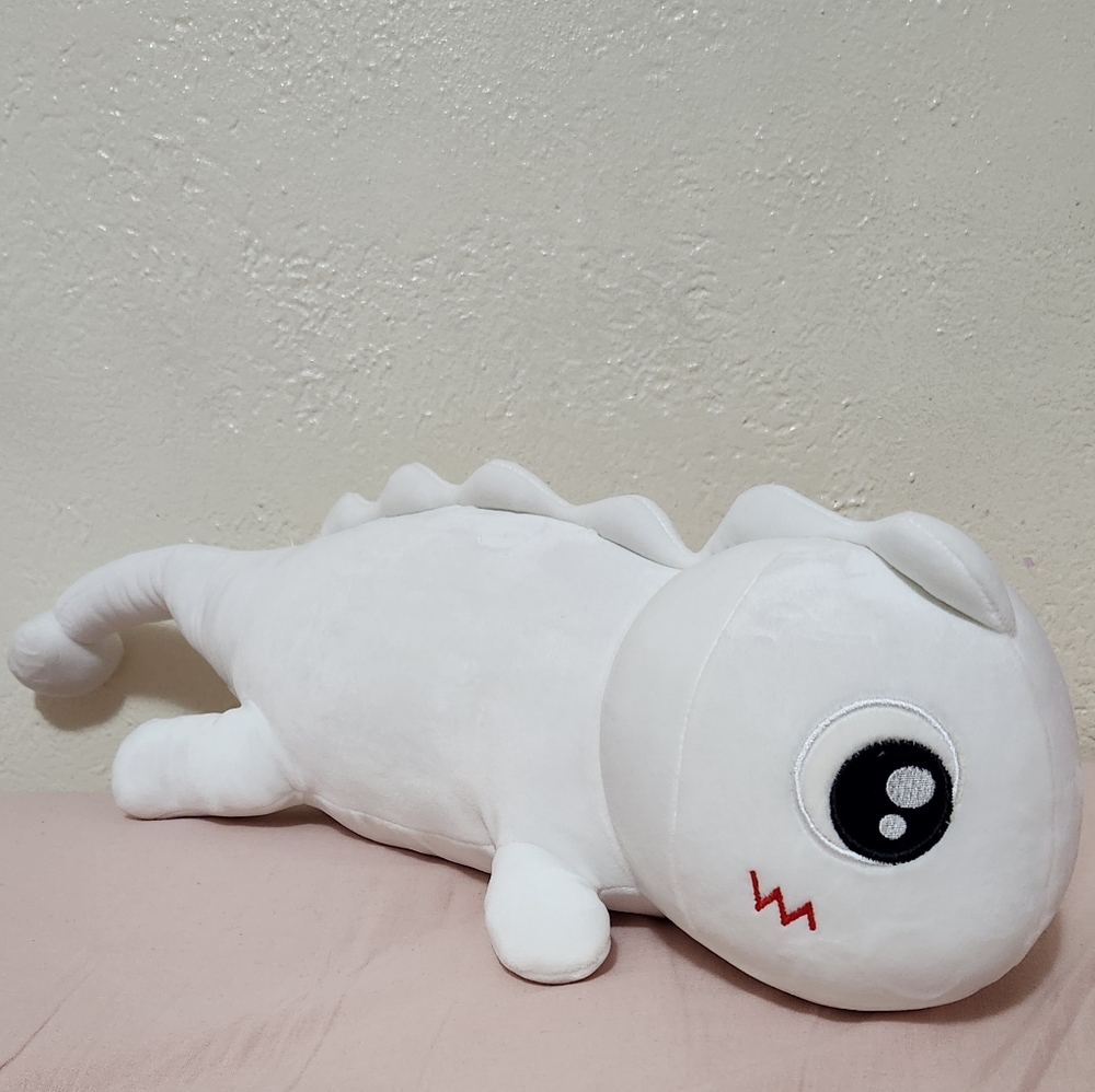 Hachu Nui White Chameleon Plush 24.5 Inches